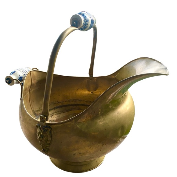 Dutch Copperware Coal Scuttle Vintage Large Lion Head Copper Porcelain Handles - Picture 6 of 11